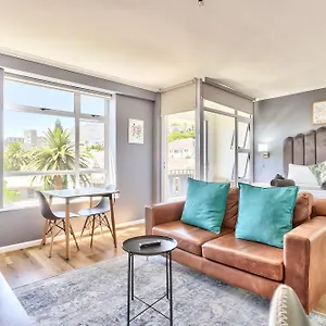 beautiful-studio-in-convenient-green-point.hotels-capetown.com/