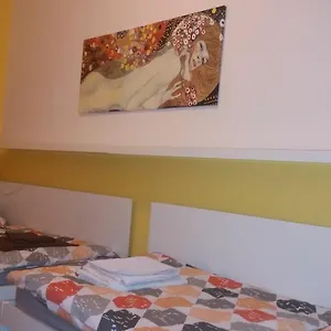  Appartamento Geraeumige Zentrumsnahe Altbauwohnung Austria